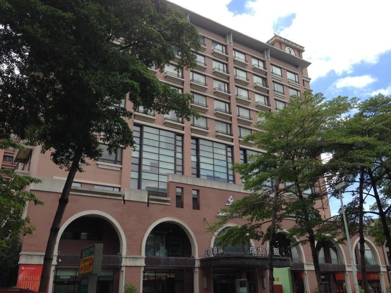 Academy Hotel Tainan Exterior photo